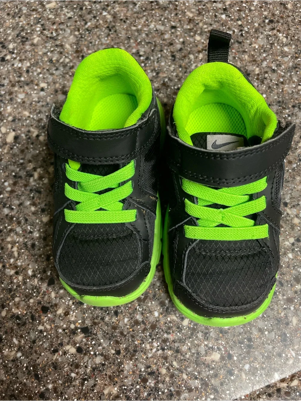 Kids Black & Neon Green Athletic Sneakers - Nike - 0602